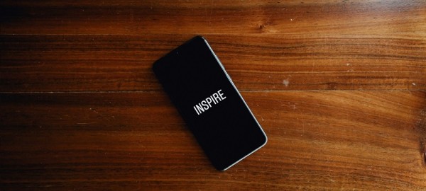 20. godišnjica Appleovog mobitela –  novi dizajn i puno stakla